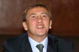 Премьер-министр Николай Азаров назвал Черновецкого ошибкой киевлян