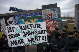В Германии протестуют против сноса Берлинской стены