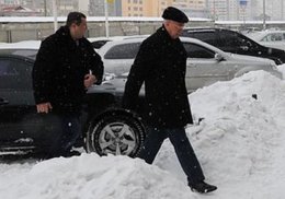 Неудачная инспекция Азарова по заснеженному Киеву