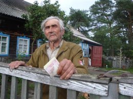 Село-призрак Борутино: 11 жителей, автопарк круче некуда, а пчелы - как в Киевской Руси (ФОТО)