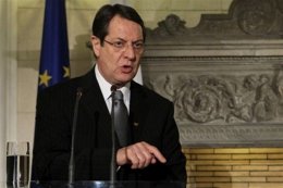 Президент Кипра существенно урезал зарплату себе и всему правительству
