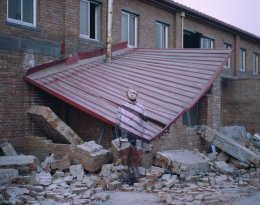 В Пекине появился человек-невидимка (ФОТО)