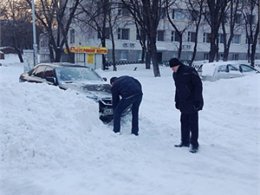 Новый снегопад испытывает киевлян на прочность (ФОТО)