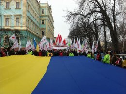 Марш "Вставай, Украина!" в Черновцах собрал семь тысяч человек (ФОТО)