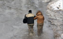 Кабмин советует запасаться лекарствами и перебираться на верхние этажи