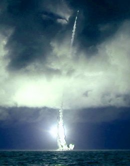Первая фотография залпового пуска новой российской баллистической ракеты (ФОТО)