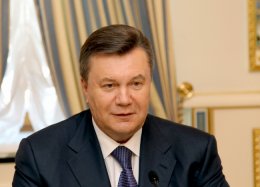 Виктор Янукович поздравил украинцев с Пасхой
