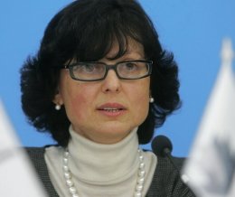 Женщин-депутатов от Партии регионов закидали землей и льдом Женщин-депутатов от Партии регионов закидали землей и льдом