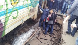 Во время обвала перрона на ж/д станции "Вышгородская" пострадало 40 человек (ВИДЕО)