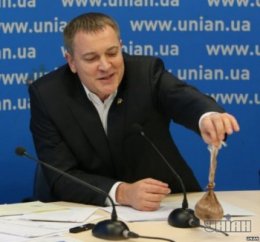 Депутата от ПР забросали фекалиями (ФОТО+ВИДЕО)