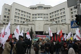 Оппозиция проводит митинг возле КСУ (ФОТО)