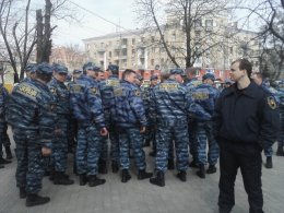 Харьковские власти подготовились к приезду оппозиции (ФОТО)