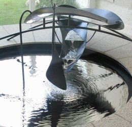 Необычный фонтан: вместо воды течет ртуть (ФОТО)