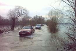 В Макаровском районе Киевской области прорвало дамбу (ВИДЕО)