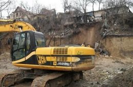 Благодаря оползню на улице Фрунзе обнаружили подземелье времен Киевской Руси