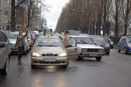 Власть заставит таксистов работать легально