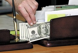 Как Москва покупает украинскую правящую элиту