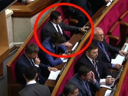 Наша песня хороша... Депутатов опять поймали на «кнопкодавстве» (ФОТО)