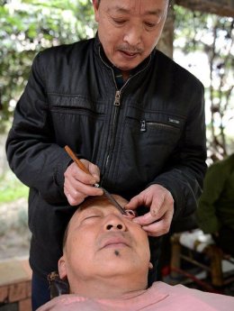 Восток - дело тонкое. Или "бритье глаз", чтобы увидеть истинную красоту жизни (ФОТО)