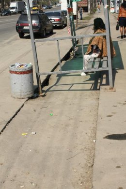 В центре Киева просел асфальт и образовалась большая яма (ФОТО)