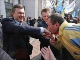 В Виннице Януковичу облобызали руки (ВИДЕО)