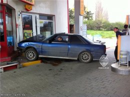 Пьяный водитель размазал по бетонной стене работника АЗС (ФОТО+ВИДЕО)
