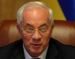 Азаров приказал коммунальщикам готовиться к зиме (ВИДЕО)
