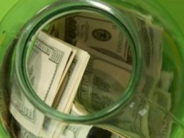 Украинцам советуют срочно забирать свои депозиты