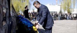 Виктор Янукович почтил память ликвидаторов аварии на ЧАЭС