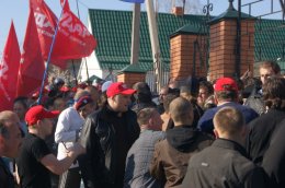 «Свободовцы» и «ударовцы» пытались захватить храм МП (ФОТО)