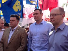 Мэр Сум проиграл спор: "Вставай, Украина"  собрала около 8 тыс. человек