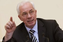 Азаров считает аморальным переименование Дня победы