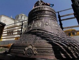 Виктор Янукович подарил собору в Херсонесе 13-тонный колокол
