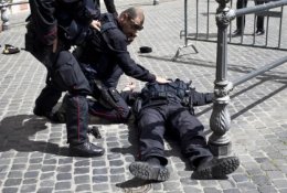 В Италии открыли стрельбу во время присяги нового правительства (ФОТО+ВИДЕО)
