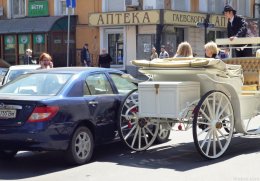 В Одессе столкнулись карета и автомобиль