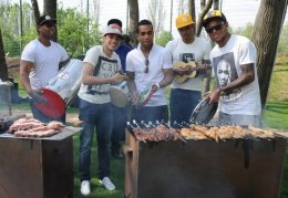 «Горняки» отметили чемпионство шашлыком (ФОТО)