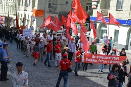 Харьковские трудящиеся вышли на первомайскую демонстрацию (ФОТО)