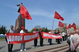 Харьковские трудящиеся вышли на первомайскую демонстрацию (ФОТО)