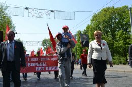 Харьковские трудящиеся вышли на первомайскую демонстрацию (ФОТО)