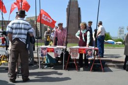 Харьковские трудящиеся вышли на первомайскую демонстрацию (ФОТО)