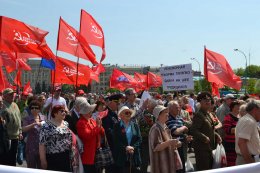 Харьковские трудящиеся вышли на первомайскую демонстрацию (ФОТО)