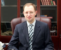 Арсений Яценюк предложил варианты по освобождению Тимошенко