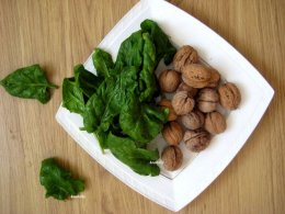 Орехи и шпинат против ожирения печени