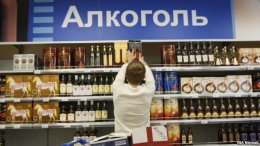 Кто крышует производителей нелегального алкоголя и сигарет (ВИДЕО)