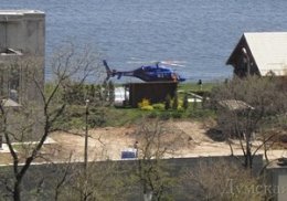 Депутат от ПР летает на ультрасовременном голубом вертолете (ФОТО)