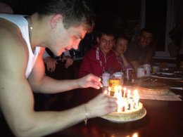 Денис Беринчик получил от невесты на день рождения олимпийского мишку (ФОТО)