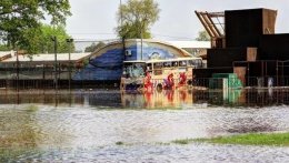 Уровень воды в Днепре продолжает расти: подтопило левый берег Киева  (ФОТО)