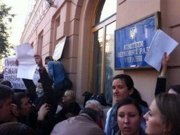 Депутаты решили продлить себе праздники