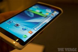 Уже к концу 2013 года в продаже появится смартфон LG с гибким экраном