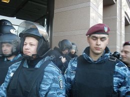 В Тернополе народные депутаты от «Свободы» подрались с «Беркутом»